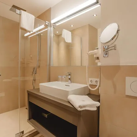Lejlighed Lakeside Luxury By Interhome Zell am See